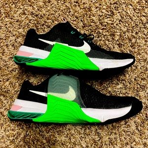 Nike metcon 7 - black and lime green